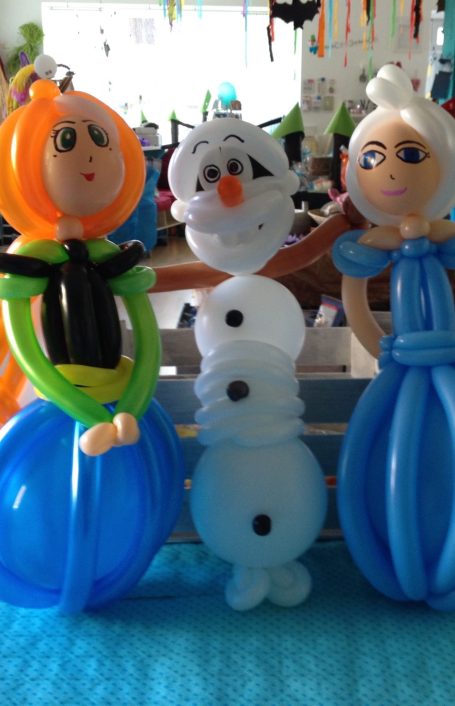 Ballontiere Anna, Elsa und Olaf aus Die Eiskönigin.
